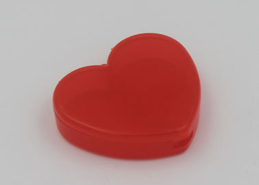 3 Compartments Mini Plastic Pill Case For Travel Heart Shaped LFGB FDA Passed